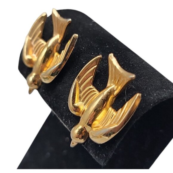 Coro Pegasus Sparrow ScrewBack Earrings Gold Tone VTG Original Hallmark 1940s - Picture 5 of 15
